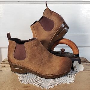 Rustic Dansko FRANKIE Chelsea Clog Bootie Antique Honey Suede Cottage Boho 37 39